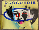 DROGUERIE / DRUGS – Liz Taylor red eyes